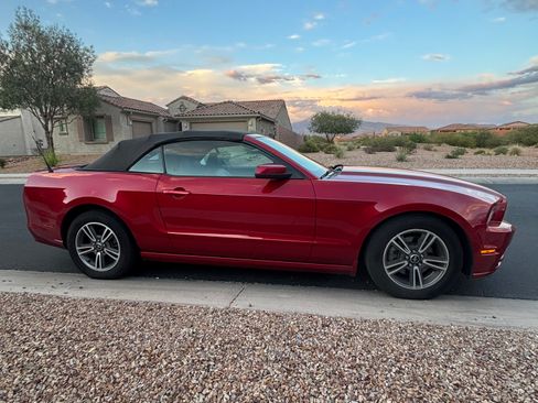 Used 2013 Ford Mustang Premium RWD image 5