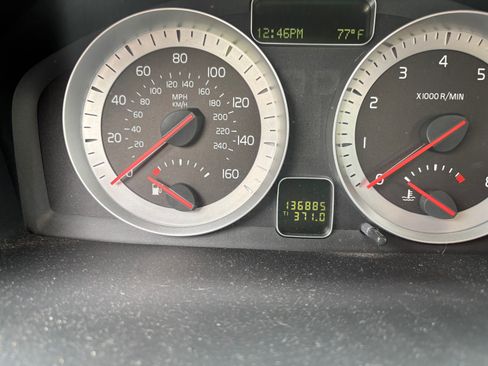 Used 2011 Volvo C70 T5 w/ Convenience Pkg image 9