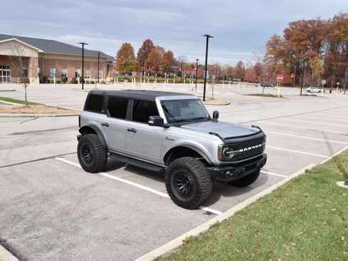 Used 2022 Ford Bronco Badlands image 14
