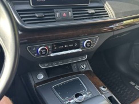 Used 2018 Audi Q5 2.0T Premium Plus w/ Premium Plus Package AWD/4WD image 11