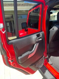 Used 2016 Jeep Wrangler Unlimited Sahara w/ Connectivity Group AWD/4WD image 14