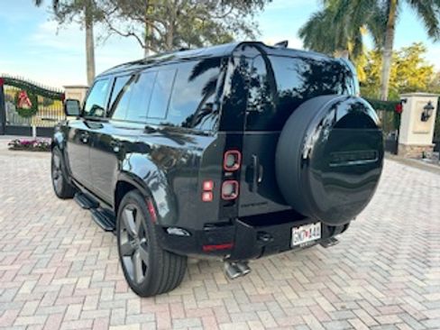 Used 2025 Land Rover Defender 110 V8 image 4