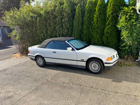 Used 1994 BMW 318i Convertible RWD image 1