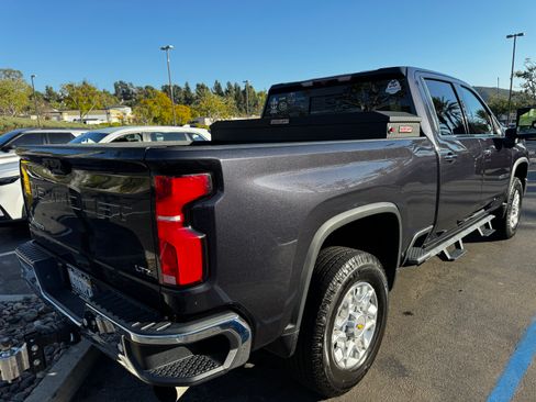Used 2024 Chevrolet Silverado 2500 LTZ w/ LTZ Convenience Package image 8