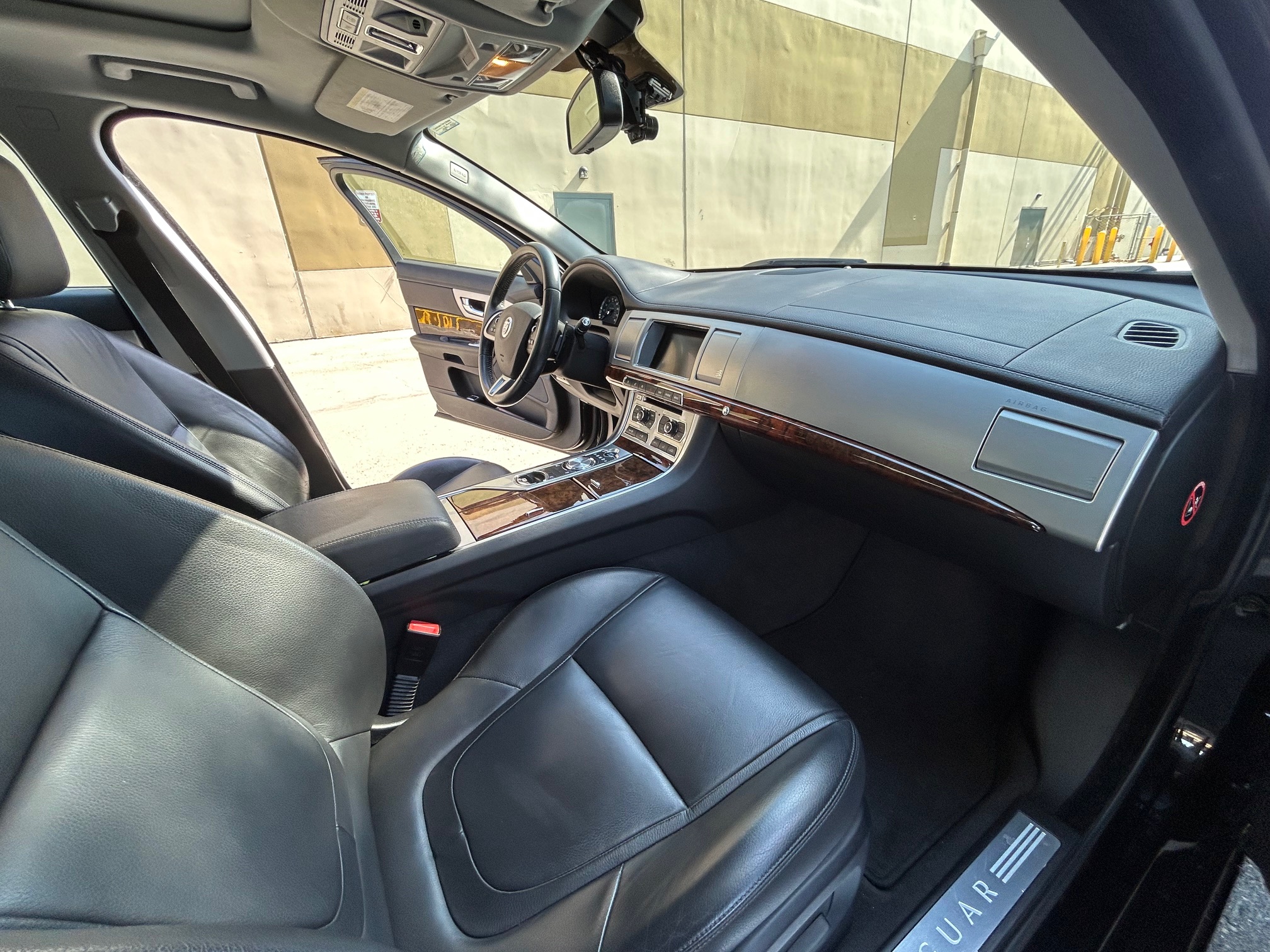 Used 2013 Jaguar XF 3.0 RWD image 10