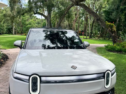 Used 2025 Rivian R1S Adventure AWD/4WD image 2