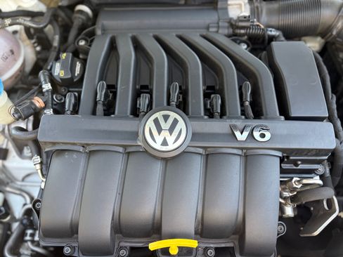 Used 2014 Volkswagen Passat 3.6 SEL Premium FWD image 11