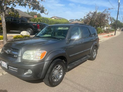 Used 2007 Toyota Sequoia Limited image 2