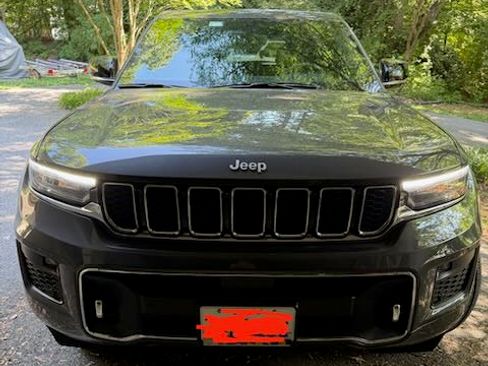 Used 2024 Jeep Grand Cherokee Overland w/ Luxury Tech Group IV AWD/4WD image 1