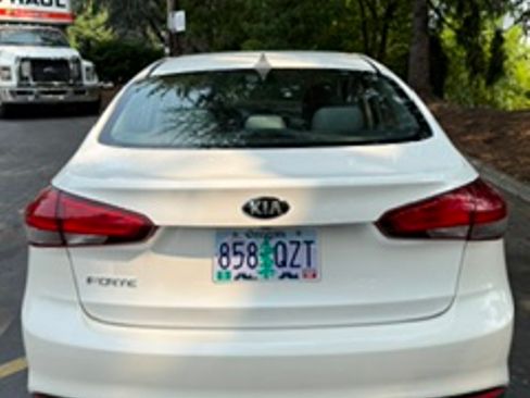Used 2017 Kia Forte LX w/ LX Popular Package FWD image 5