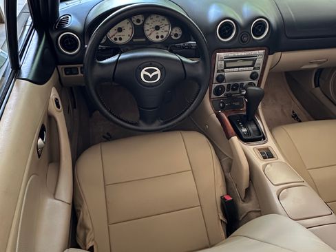 Used 2004 MAZDA MX-5 Miata LS image 2