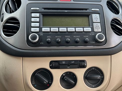 Used 2009 Volkswagen Tiguan SE image 29