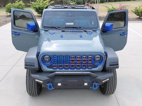 Used 2024 Jeep Wrangler Sport image 9