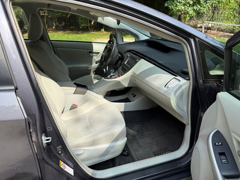 Used 2015 Toyota Prius Two FWD image 12