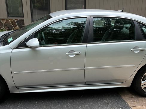 Used 2016 Chevrolet Impala LT FWD image 5