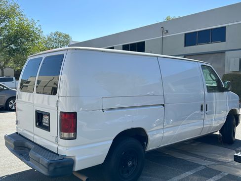 Used 2011 Ford E-150 and Econoline 150 w/ Commercial Cargo Van Pkg RWD image 4