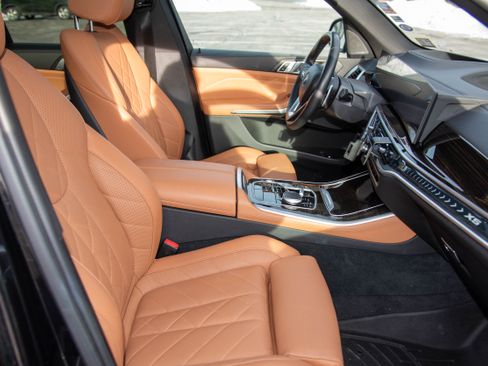 Used 2024 BMW X5 xDrive40i w/ Premium Package image 16