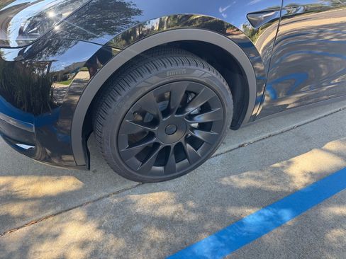 Used 2023 Tesla Model Y Long Range AWD/4WD image 5