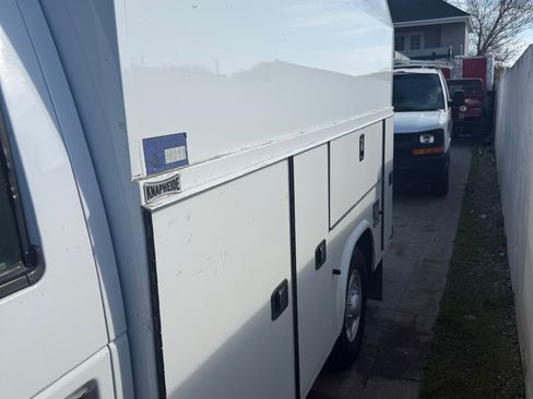 Used 2016 Ford E-350 and Econoline 350 Super Duty image 5