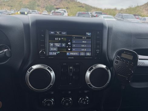 Used 2015 Jeep Wrangler Unlimited Rubicon w/ Connectivity Group image 24