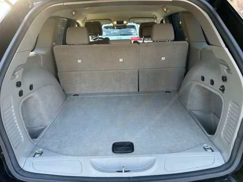 Used 2011 Jeep Grand Cherokee Laredo w/ Security & Convenience Group image 9