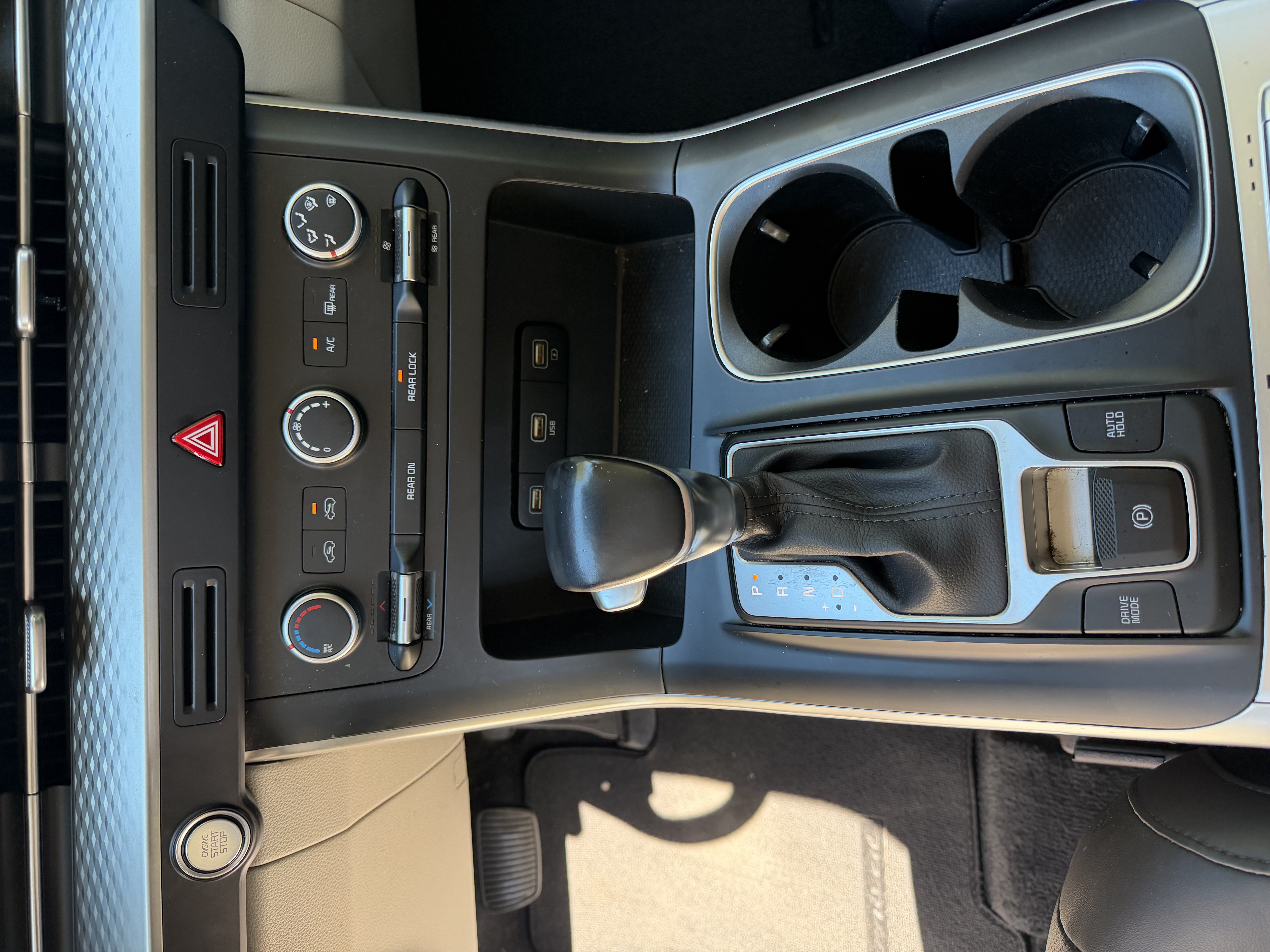Used 2022 Kia Carnival LX FWD image 9