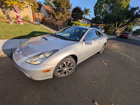 Used 2002 Toyota Celica GT image 2
