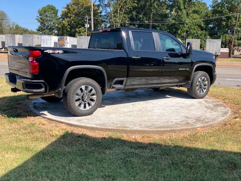 Used 2026 Chevrolet Silverado 2500 Custom AWD/4WD image 4