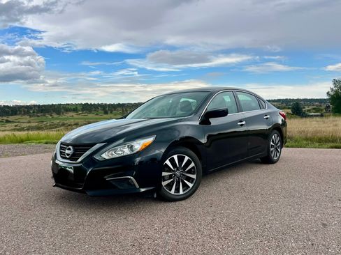 Used 2017 Nissan Altima 2.5 SV FWD image 4