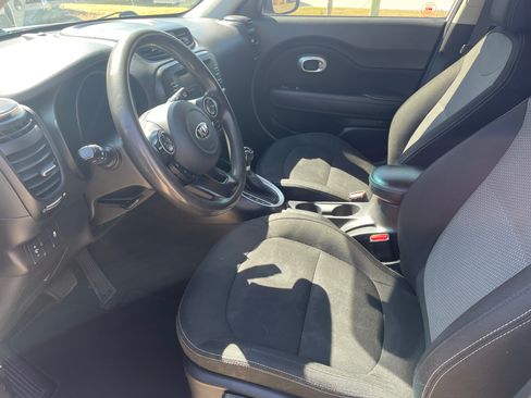 Used 2019 Kia Soul + image 12