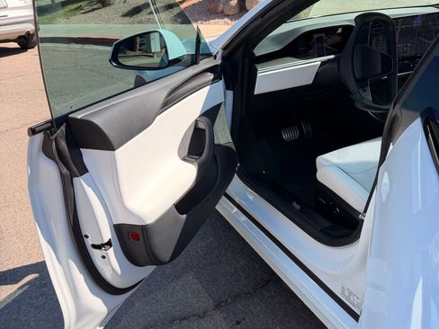 Used 2024 Tesla Model S Plaid image 11