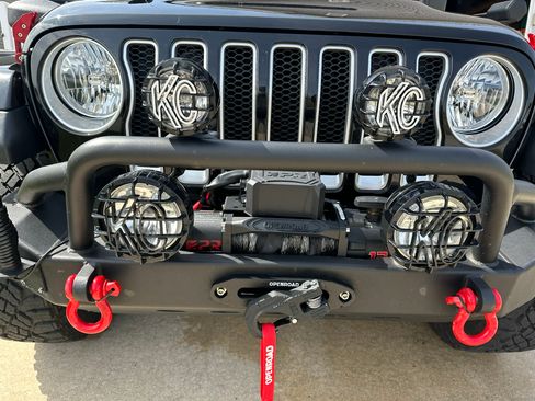 Used 2019 Jeep Wrangler Unlimited Sahara image 6
