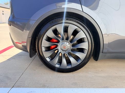 Used 2022 Tesla Model Y Performance image 8