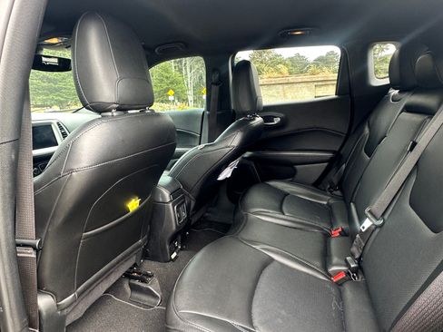 Used 2021 Jeep Compass Latitude FWD image 12