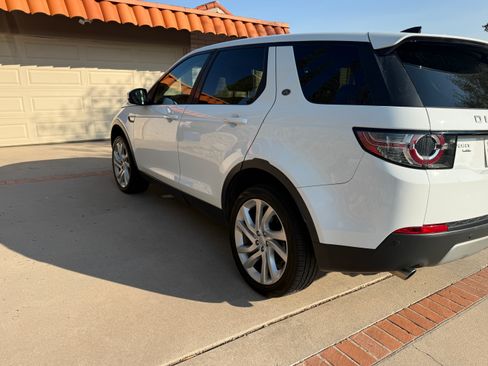 Used 2017 Land Rover Discovery Sport HSE AWD/4WD image 6