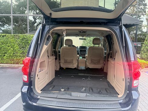 Used 2015 Dodge Grand Caravan SXT FWD image 10