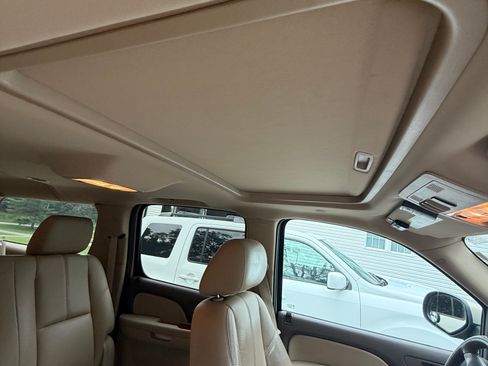 Used 2011 Chevrolet Suburban LT w/ Luxury Package AWD/4WD image 22