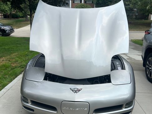 Used 2000 Chevrolet Corvette Convertible w/ Memory Pkg RWD image 2