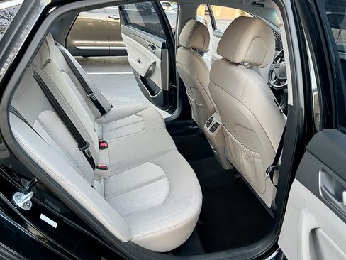 Used 2016 Hyundai Sonata Plug-In Hybrid image 13