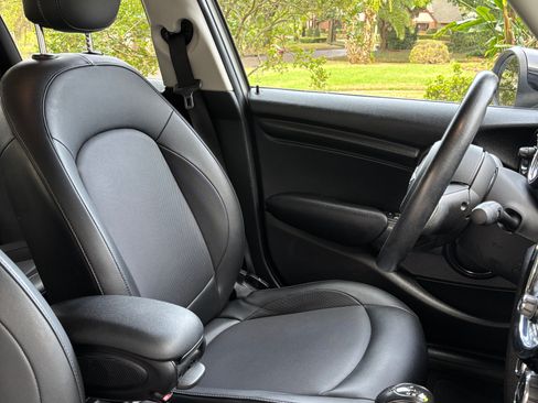 Used 2018 MINI Cooper 4-Door Hardtop image 17