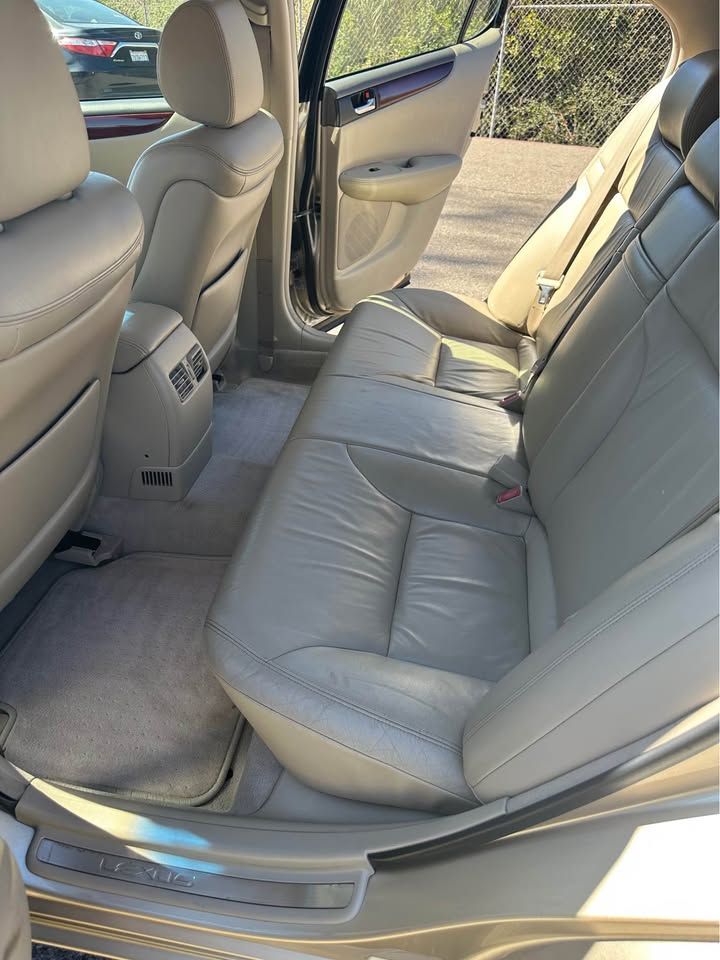 Used 2002 Lexus ES 330 FWD image 4