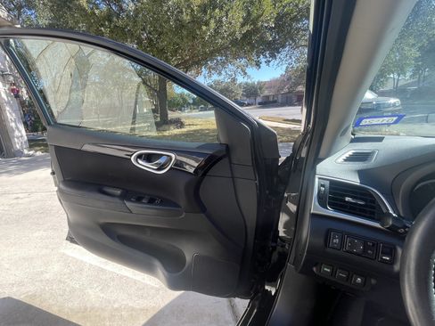 Used 2017 Nissan Sentra SV image 10