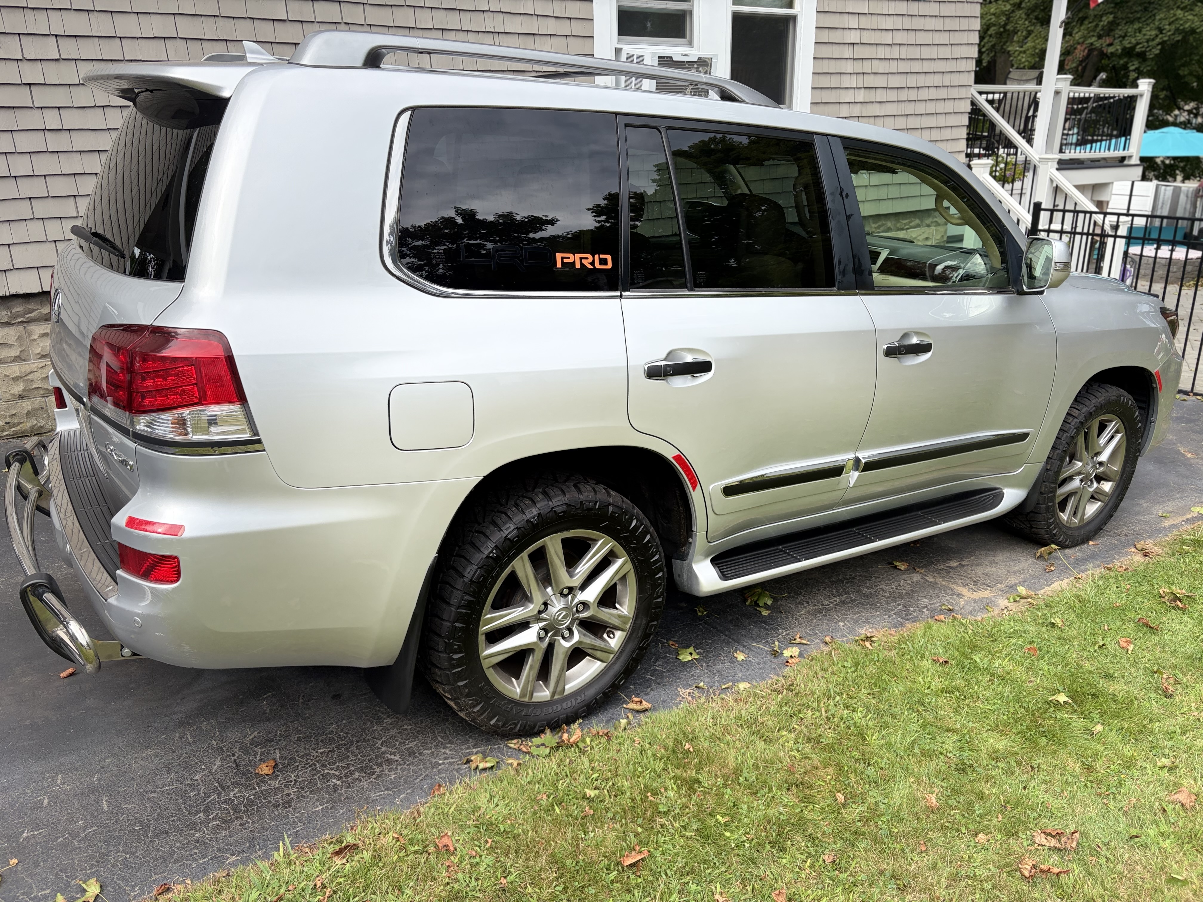 Used 2013 Lexus LX 570 4WD w/ Luxury Pkg image 1