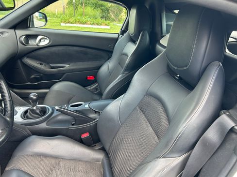 Used 2010 Nissan 370Z Touring w/ Sport Pkg RWD image 9