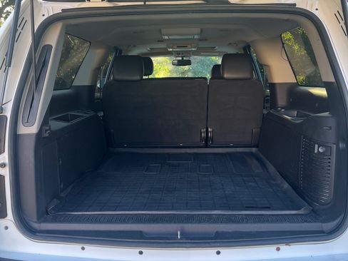 Used 2014 Chevrolet Suburban LT w/ Luxury Package image 11