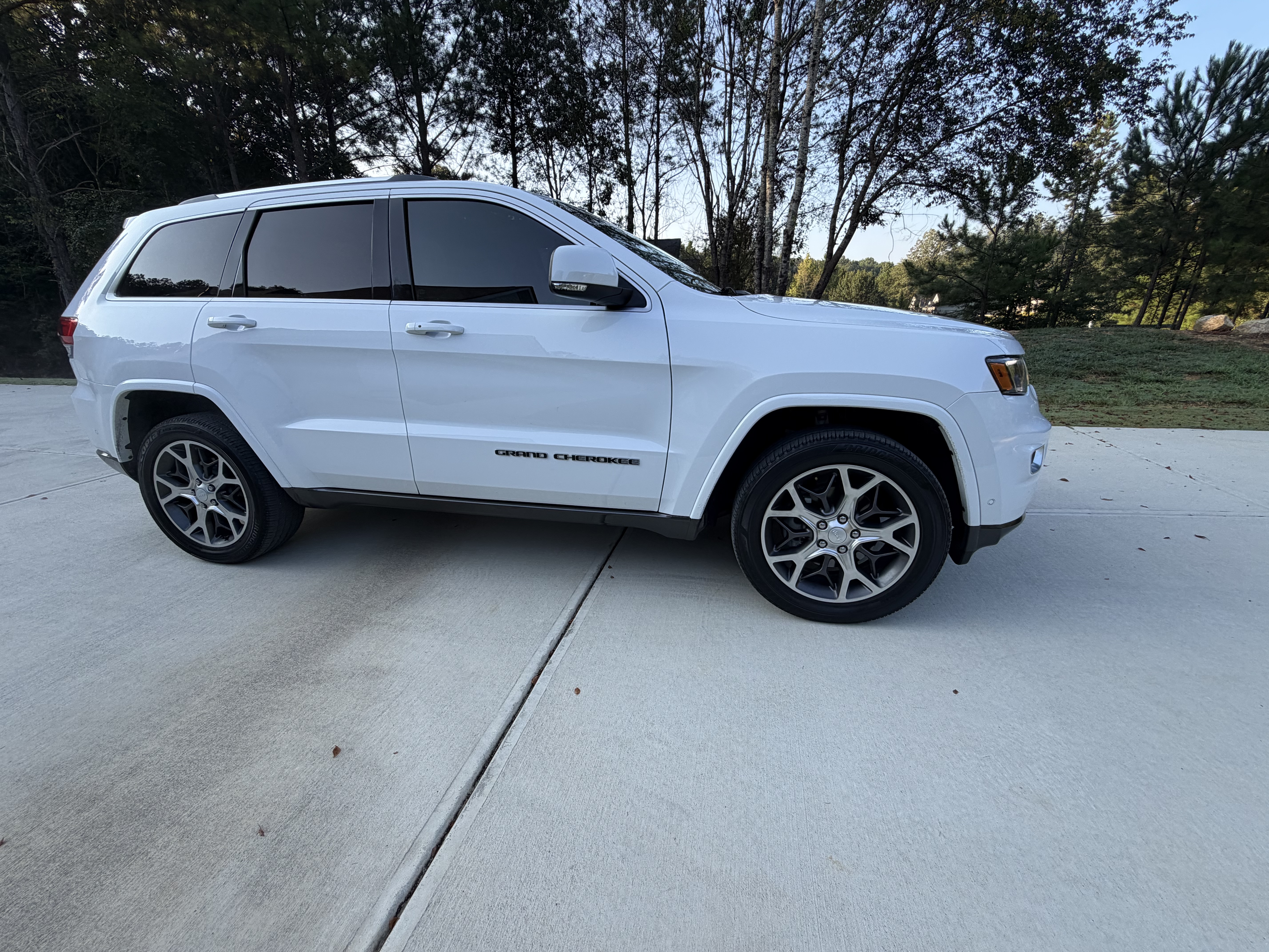 Used 2018 Jeep Grand Cherokee Limited RWD image 1