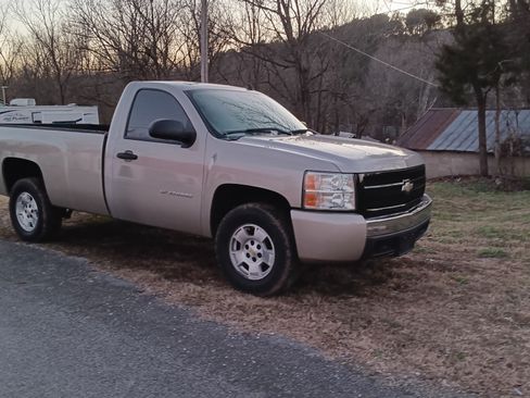 Used 2007 Chevrolet Silverado 1500 W/T w/ LS Package image 1