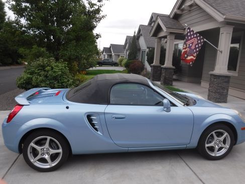 Used 2003 Toyota MR2 RWD image 1