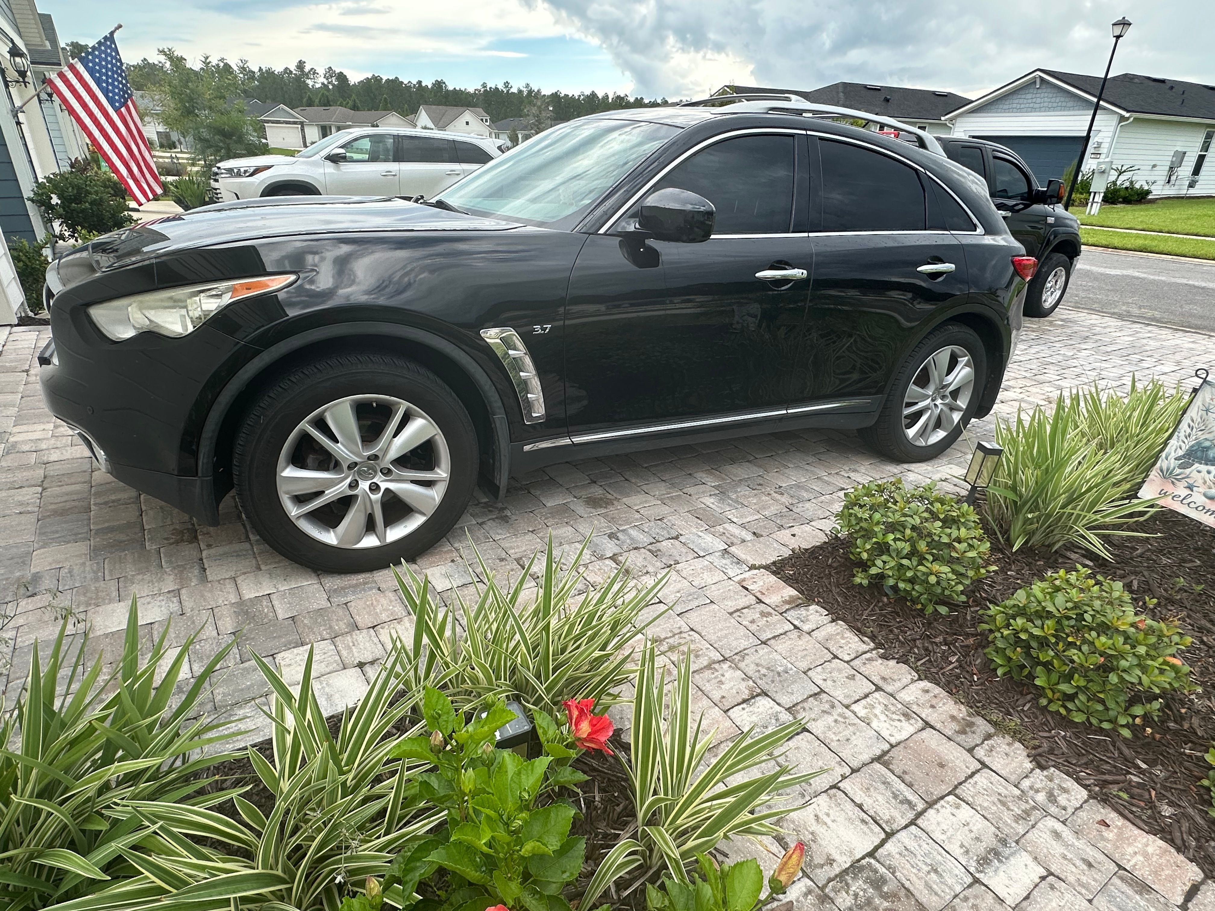 Used 2015 INFINITI QX70 AWD w/ Premium Package image 1