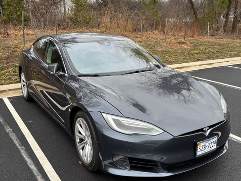 Used 2016 Tesla Model S 70 image 2